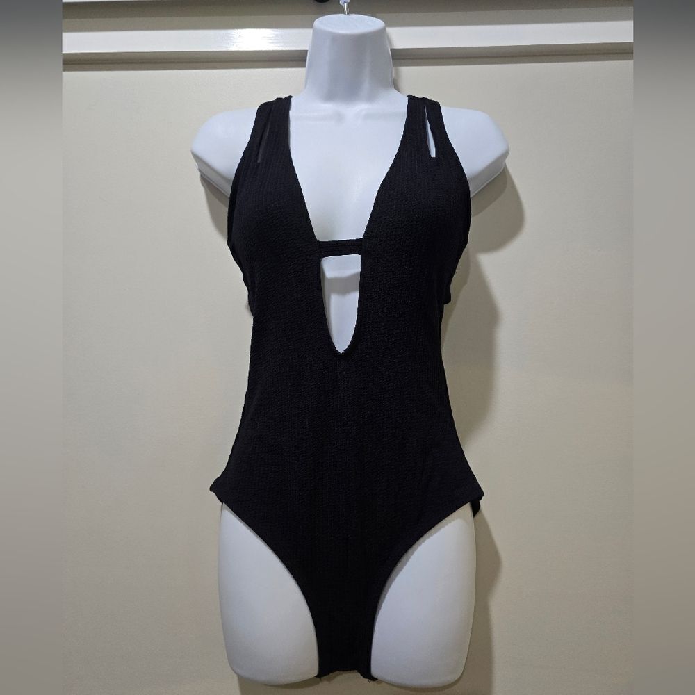 Becca Modern Edge Textured Plunging-Neck Swimsuit NWOT Size Small Black - Picture 3 of 5